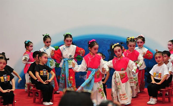 少儿传统艺术表演:北京五一幼儿园《戏迷宝宝》