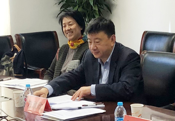 方欣欣介绍与会评审专家